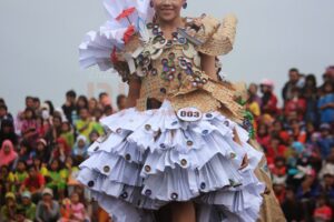 Inilah Cara Membuat Maskot Dari Koran Wajib Kamu Ketahui